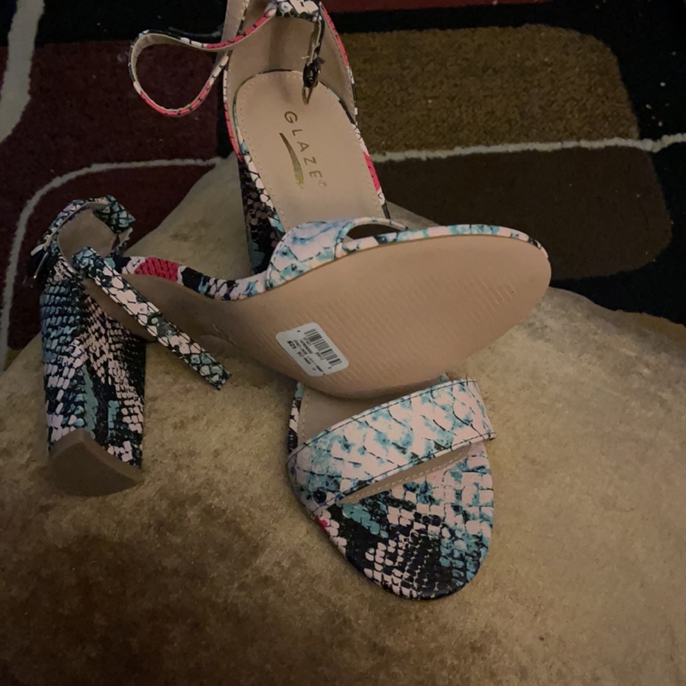 Heels - Picture 3 of 3